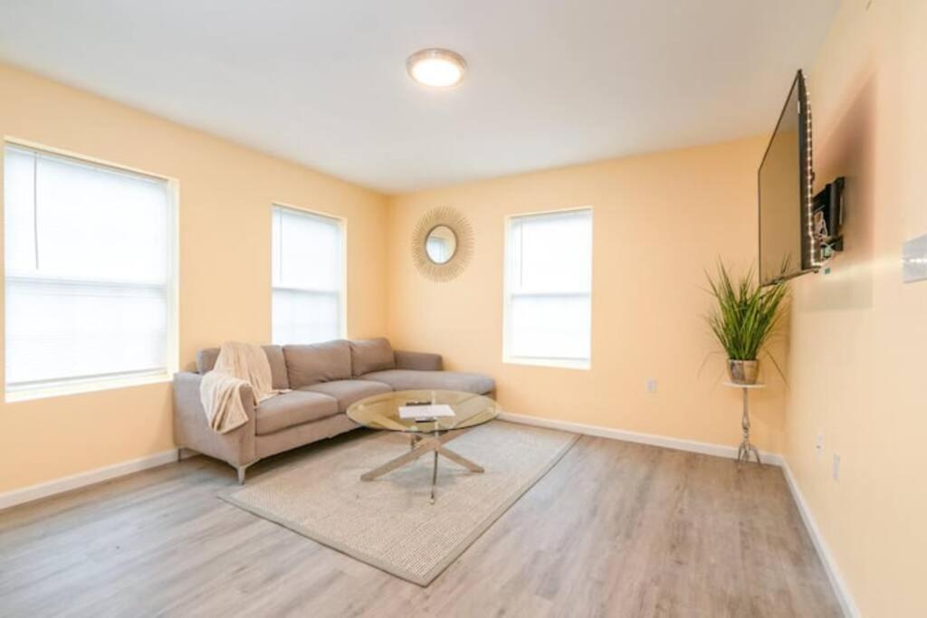 Gorgeous Waterfront 2 Bedroom 1 Bath Modern Home. New Haven Kültér fotó